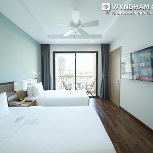 Superior Twin Room Pool View